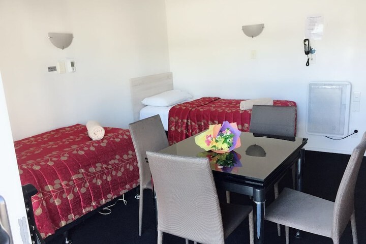 Room 8 of 40