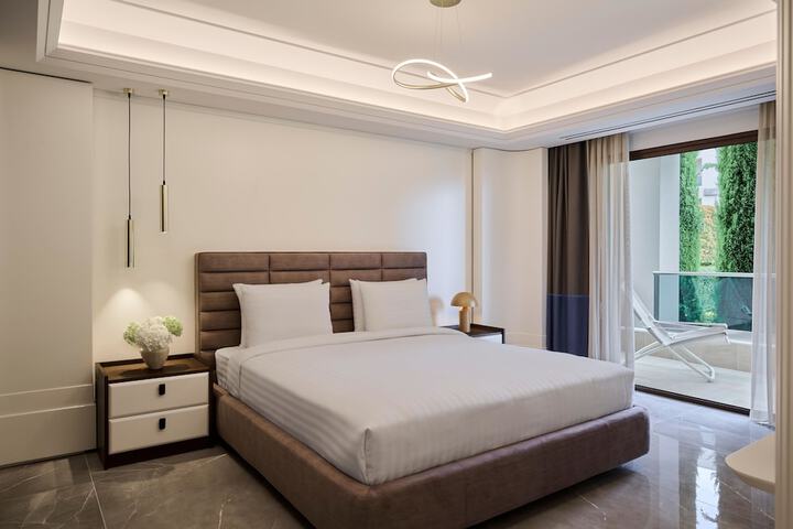 Room 120 of 400