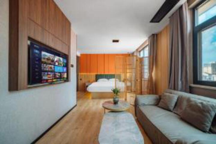Room 10 of 10