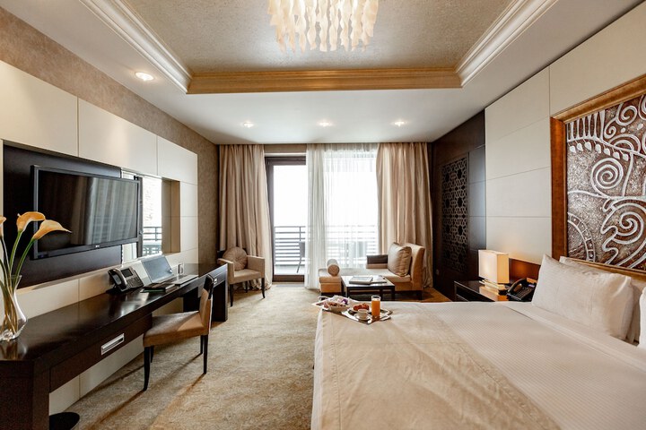 Room 22 of 100