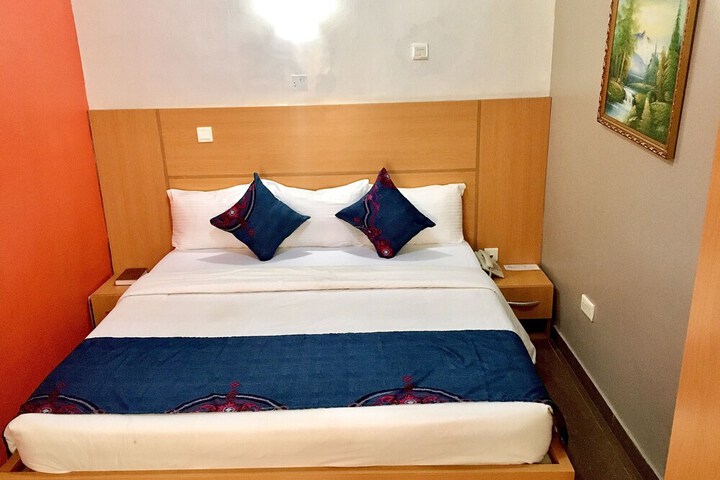 Room 11 of 43