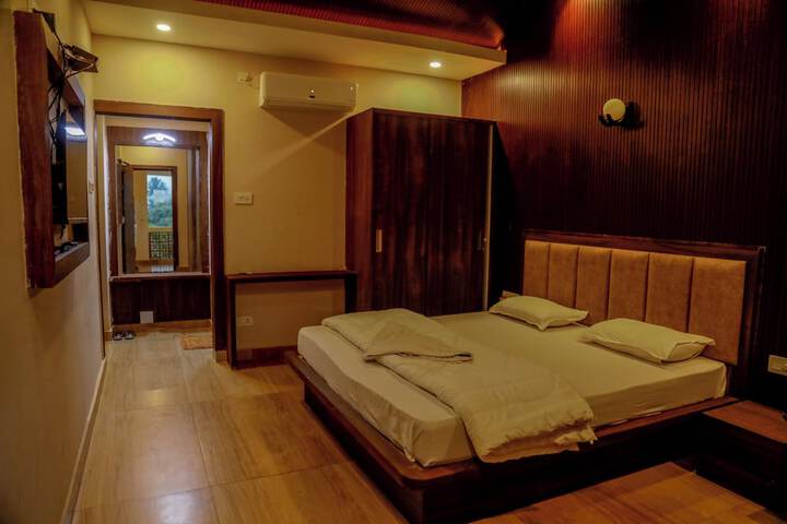 Room 2 of 16