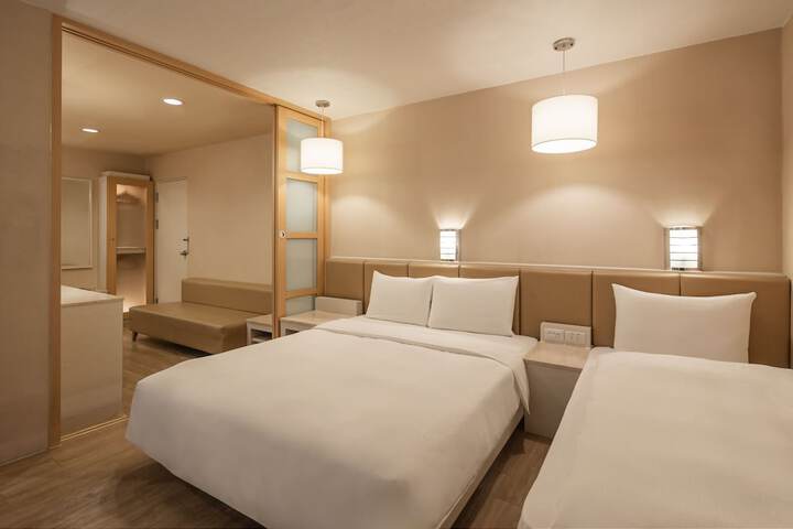 Room 8 of 28