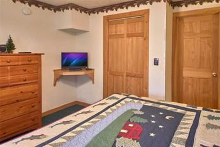 Around the Bend 3 Bedroom Home with Hot Tub