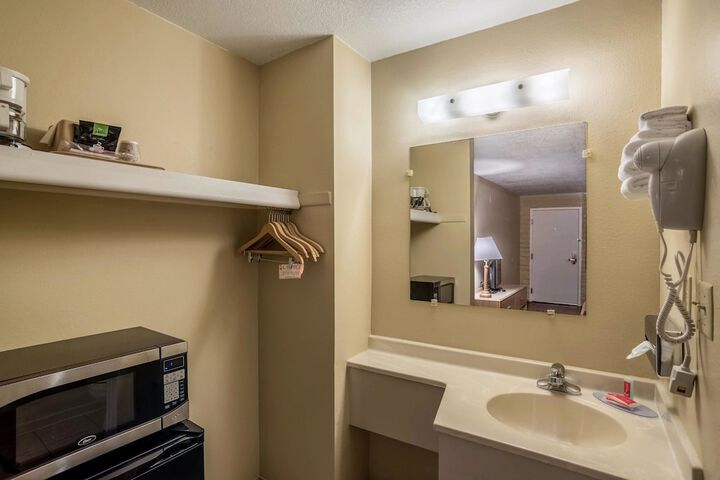 Room 19 of 37