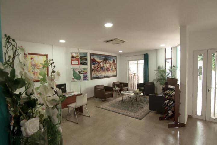 Lounge 5 of 23
