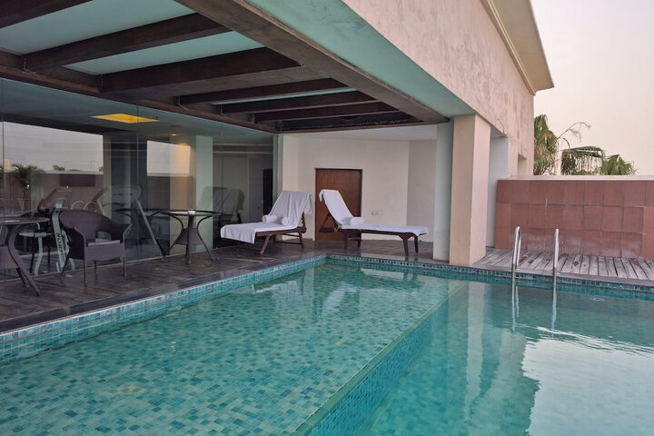 Pool 18 of 40