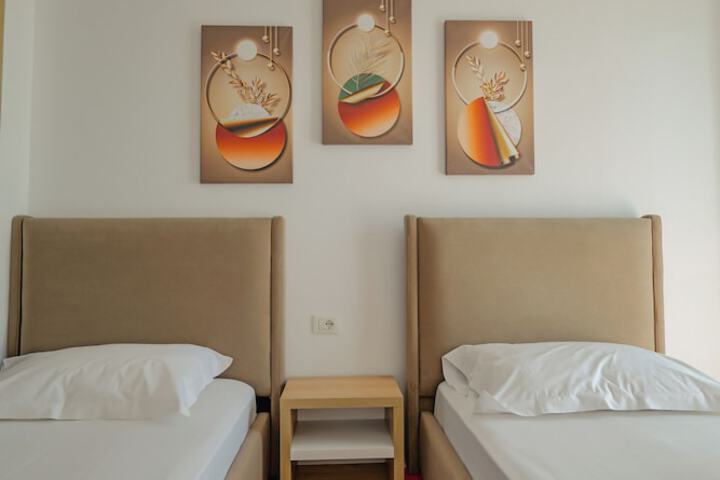 Room 20 of 98