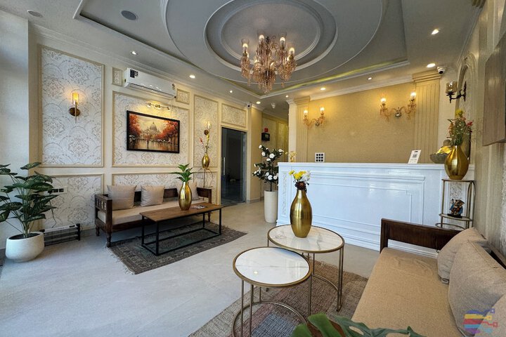 Vaidik Palace - 800 mtr from Prem Mandir