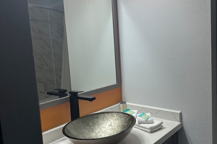 Room 7 of 33