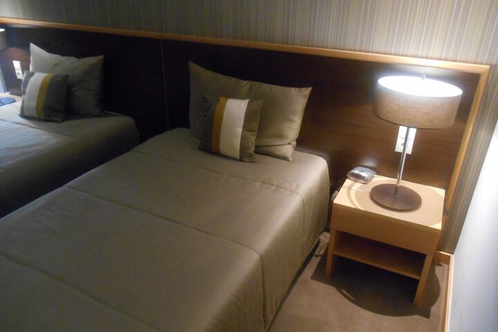 Room 6 of 36
