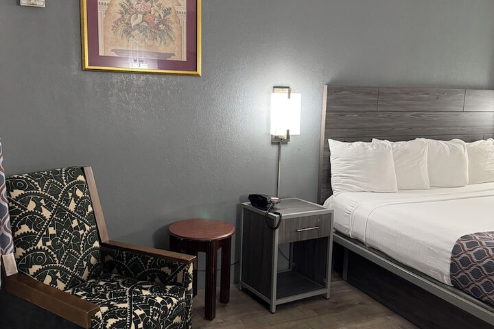 Room 8 of 25