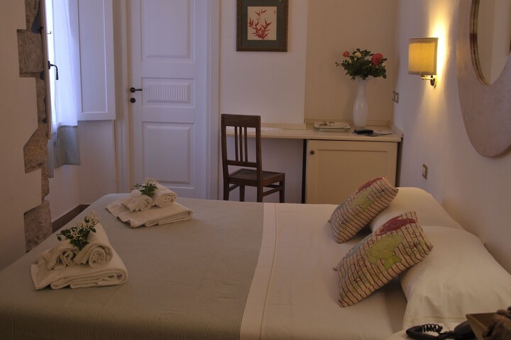Room 13 of 31