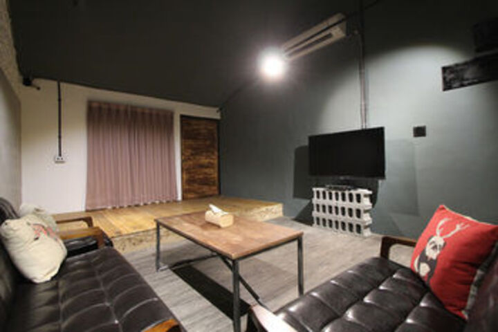 Room 13 of 16