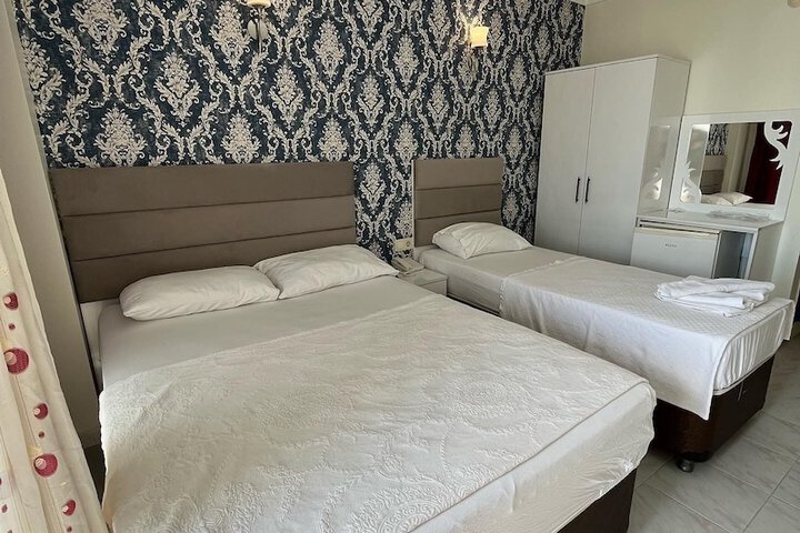 Room 8 of 33