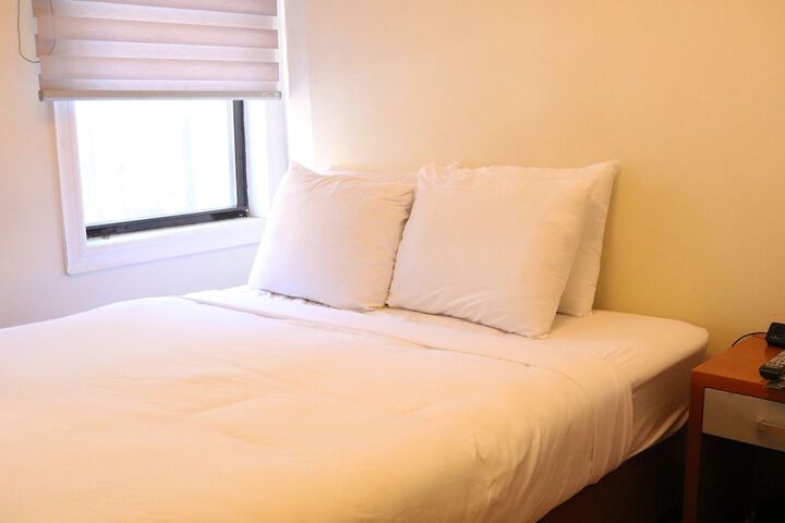 Room 15 of 32