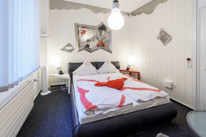 Room 8 of 41