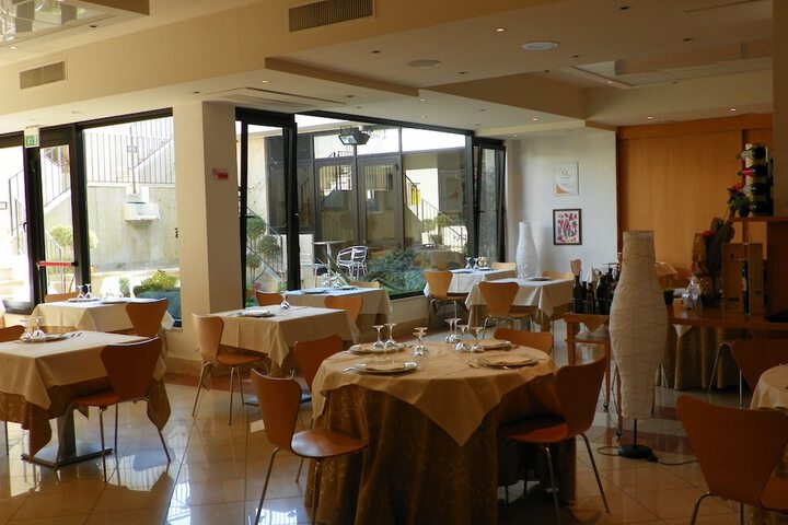 Dining 38 of 68