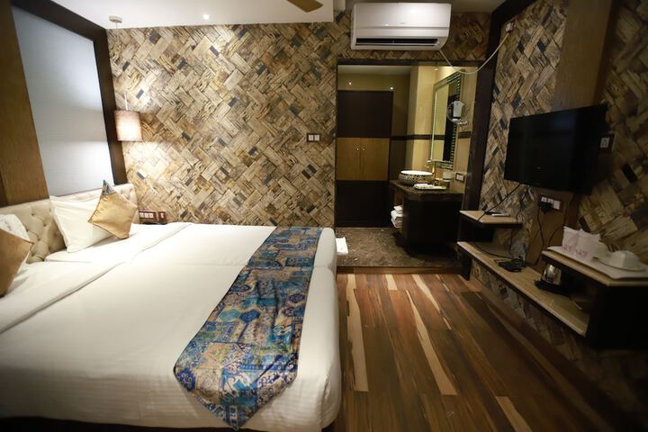 Room 14 of 33