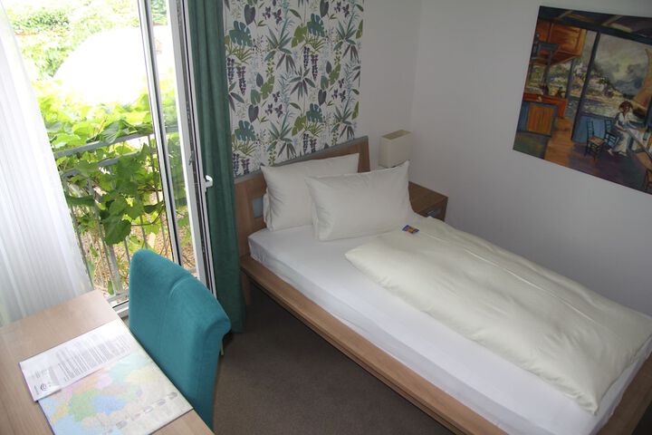 Room 6 of 110