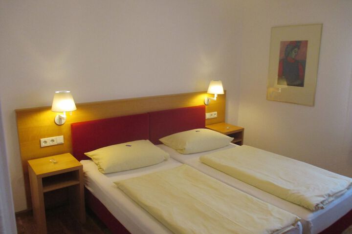 Room 6 of 34