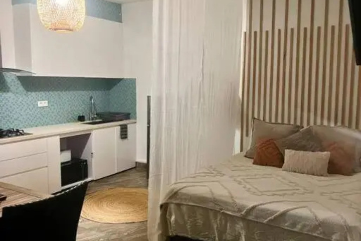 Room 4 of 12