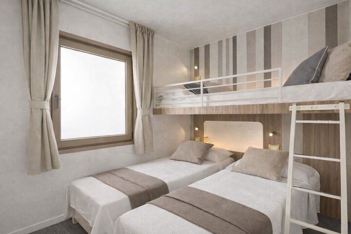 Room 13 of 108