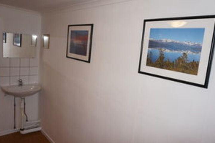 Room 2 of 49