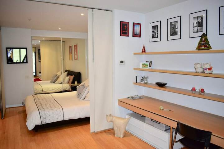 Room 6 of 17