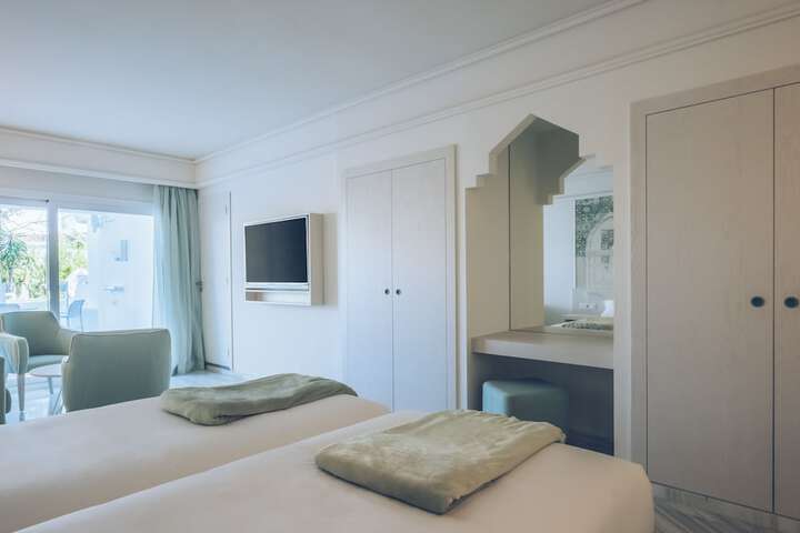 Room 5 of 97
