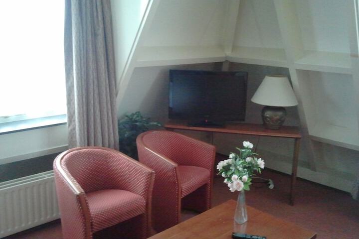Room 5 of 9