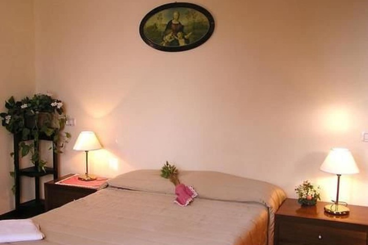 Room 5 of 40