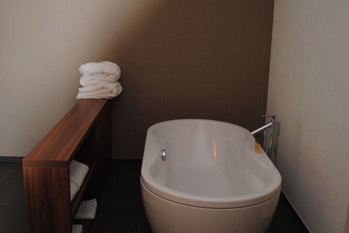 Room 48 of 77