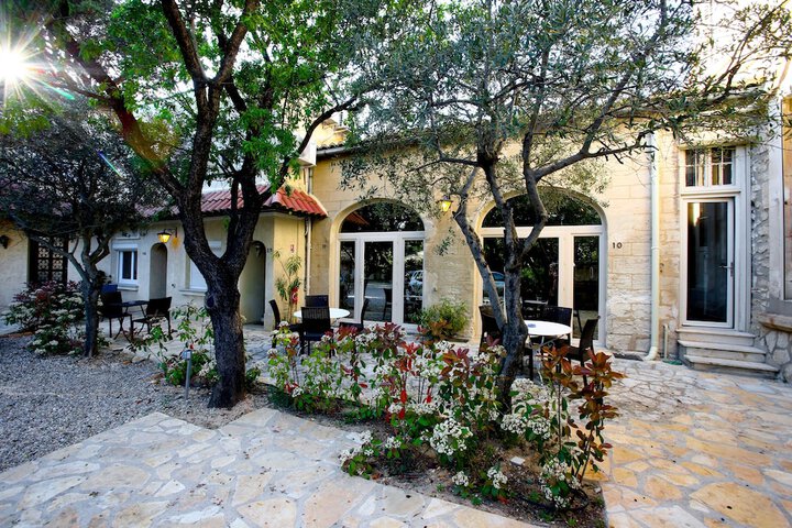 Les Cèdres in Villeneuve-les-Avignon