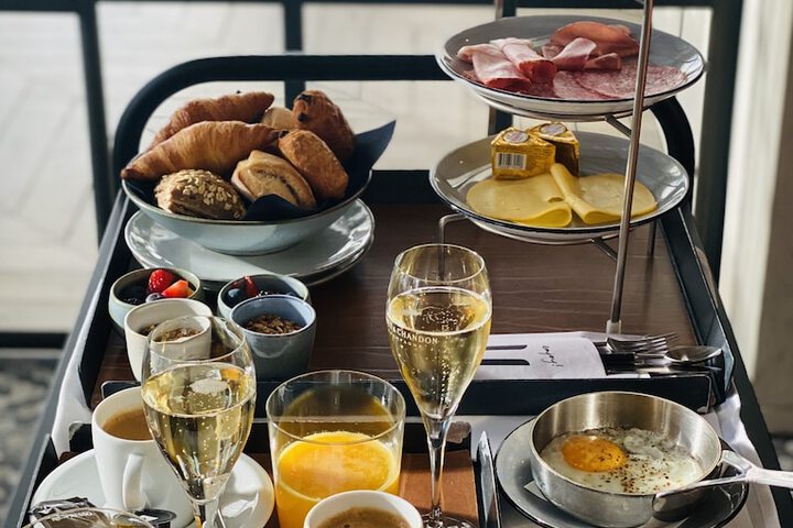 Breakfast/Coffee Service 86 of 96
