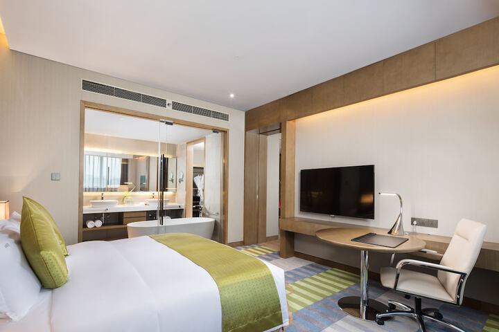 Room 6 of 74