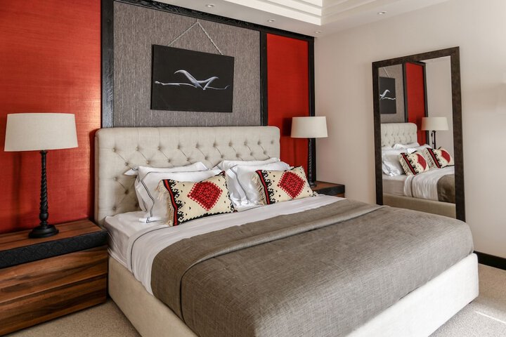 Room 6 of 32