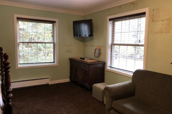 Room 6 of 15