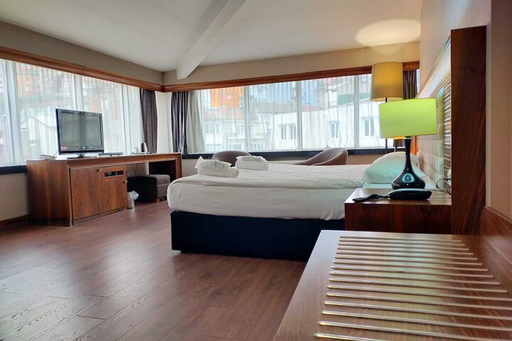 Room 3 of 49