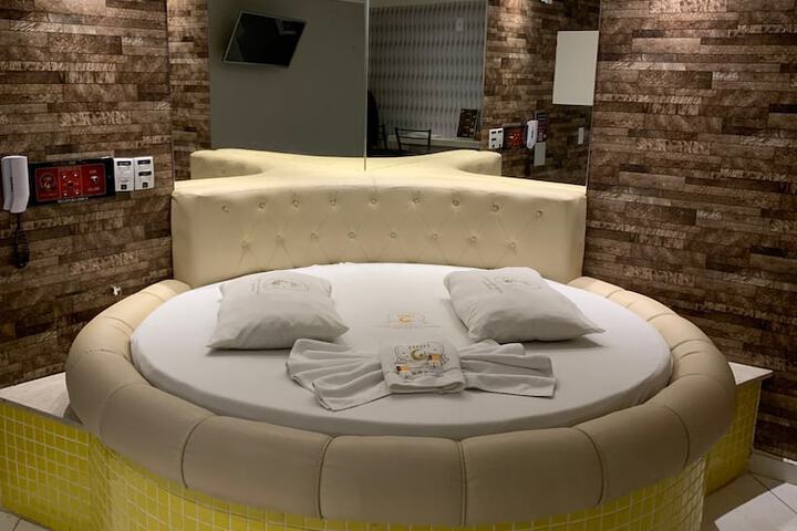Room 2 of 4