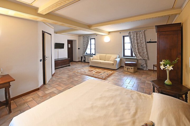 Room 5 of 36