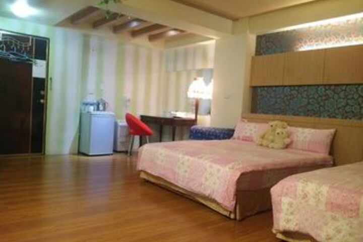 Room 5 of 11
