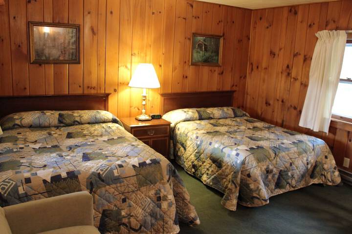 Pine Country Economy 2 Double Beds Pet Friendly (2 of 4)
