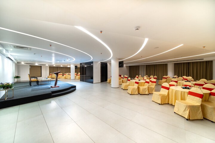 Ballroom/Hall 53 of 67