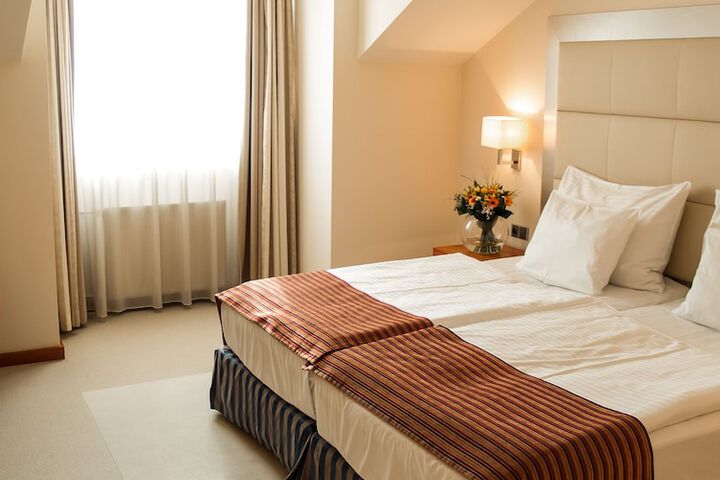 Room 8 of 22