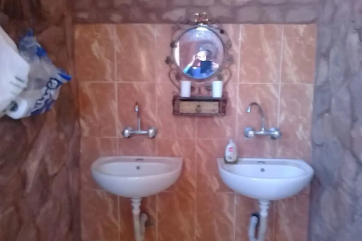 Room 6 of 15