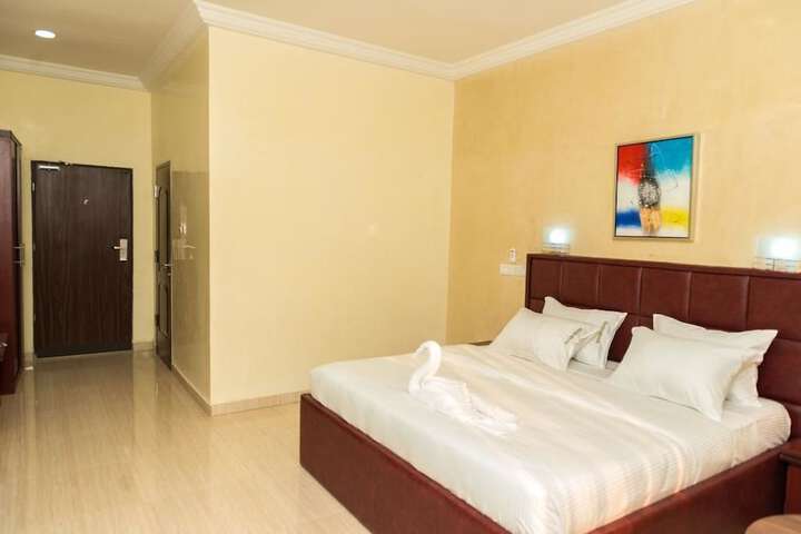Room 6 of 42