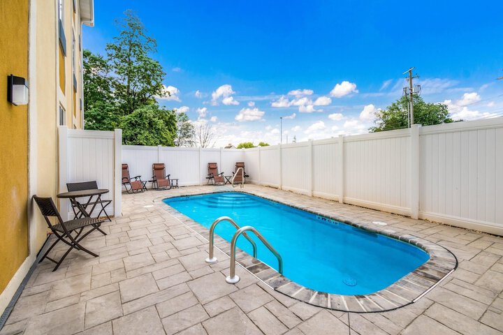 Pool 27 of 44