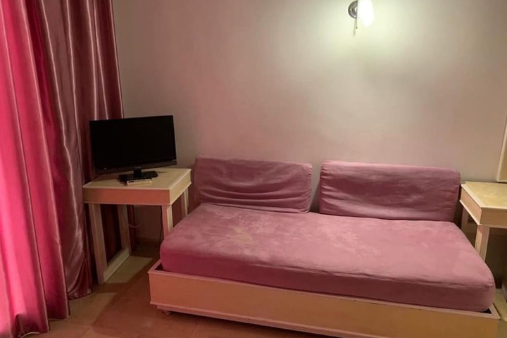 Room 9 of 28