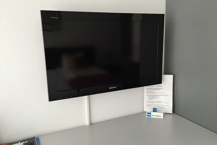 Room 8 of 37